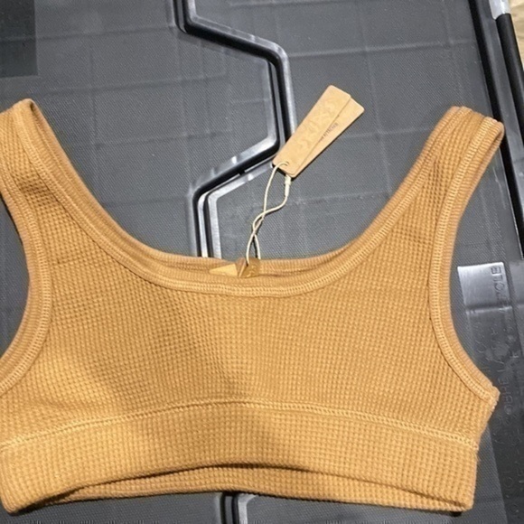 Skims - Picture 4 of 5